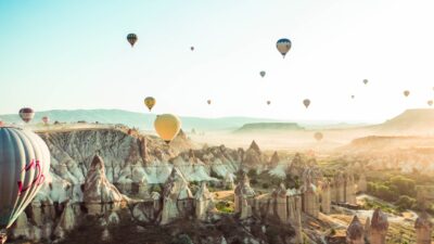 Kapadokya’ya bu yıl da turist akını oldu Ünlü dizi oyuncusu, sosyal medyada yarattığı etkileyici paylaşımıyla büyük bir