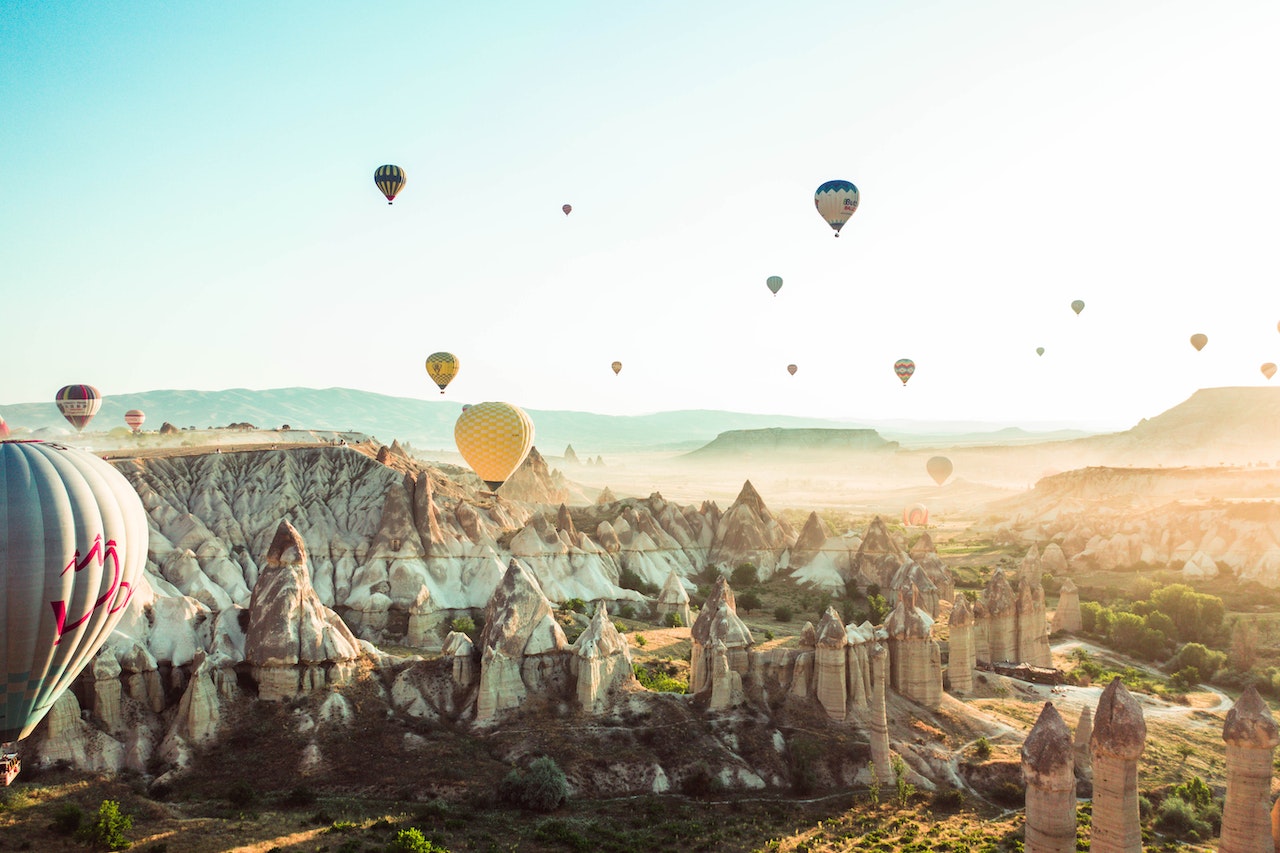 Kapadokya’ya bu yıl da turist akını oldu Ünlü dizi oyuncusu, sosyal medyada yarattığı etkileyici paylaşımıyla büyük bir
